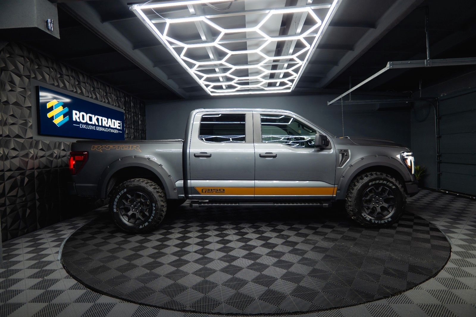 Fahrzeugabbildung Ford F150 5.0L V8 4x4 Offroad SuperCrew RAPTOR 19%