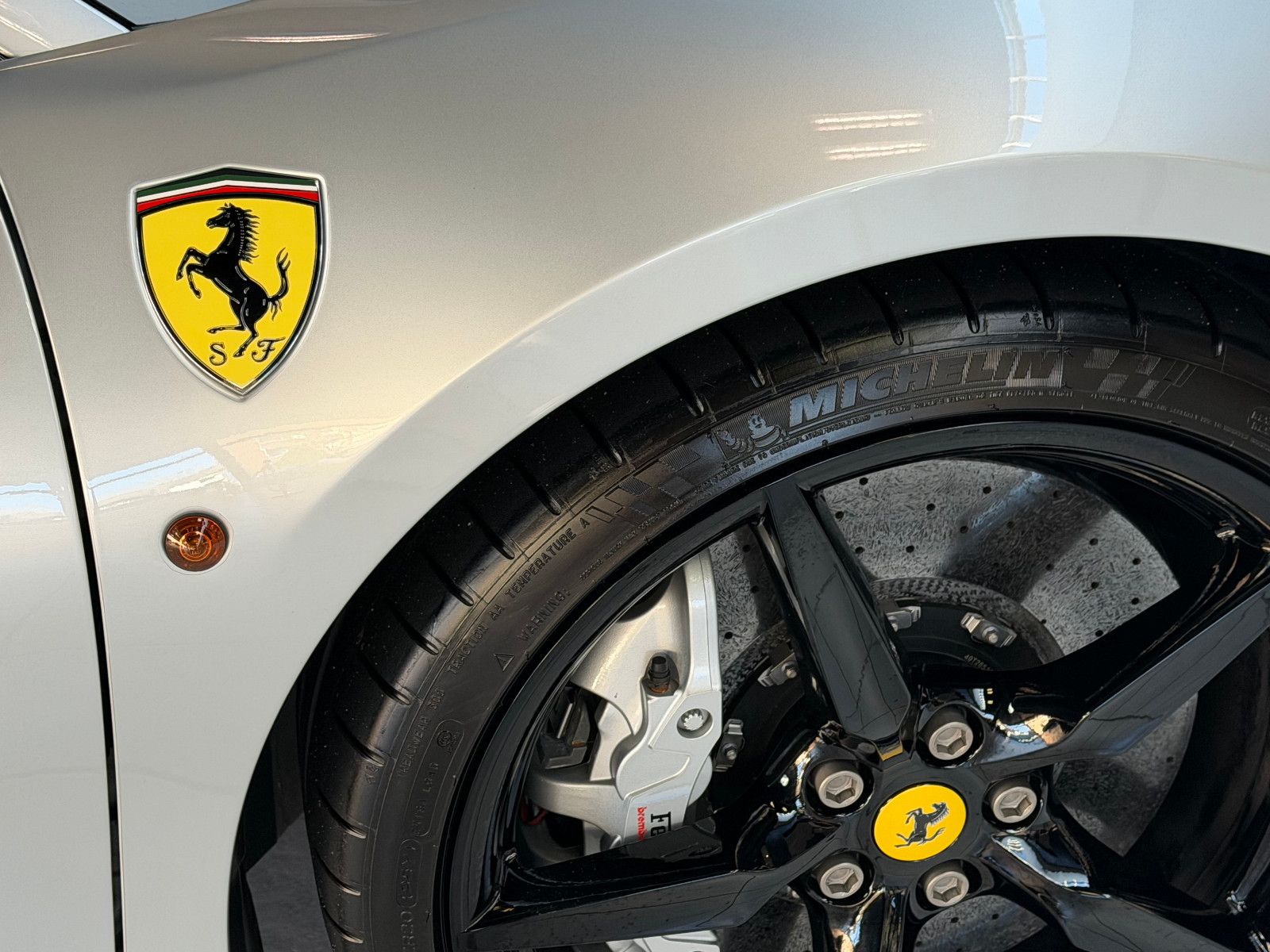 Fahrzeugabbildung Ferrari 488 GTB GTB Coupé DCT/SCUDERIA/KAMERA/