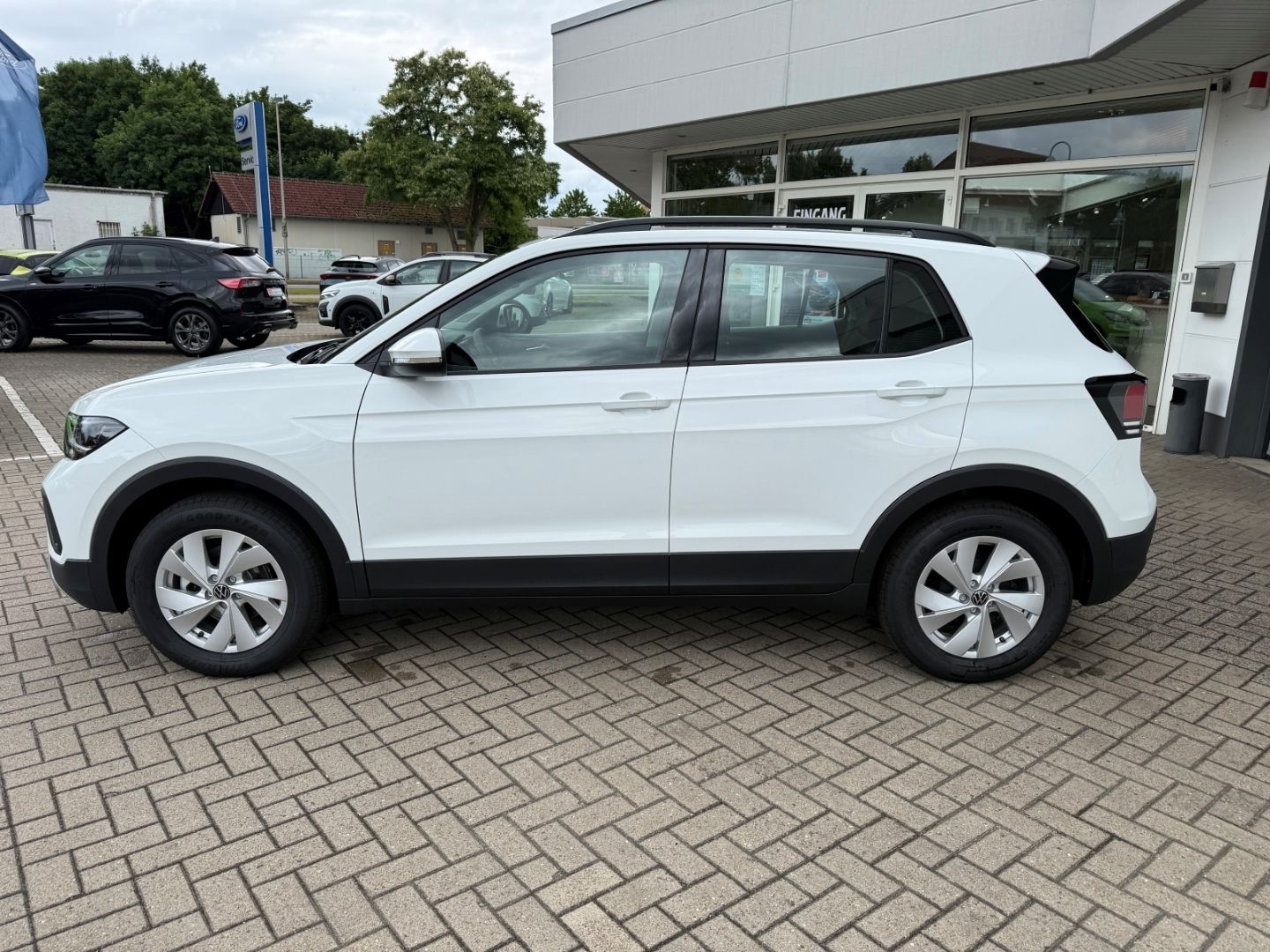 Fahrzeugabbildung Volkswagen T-Cross 1.0 TSI 70 kW Life LED ACC Apple CarPlay