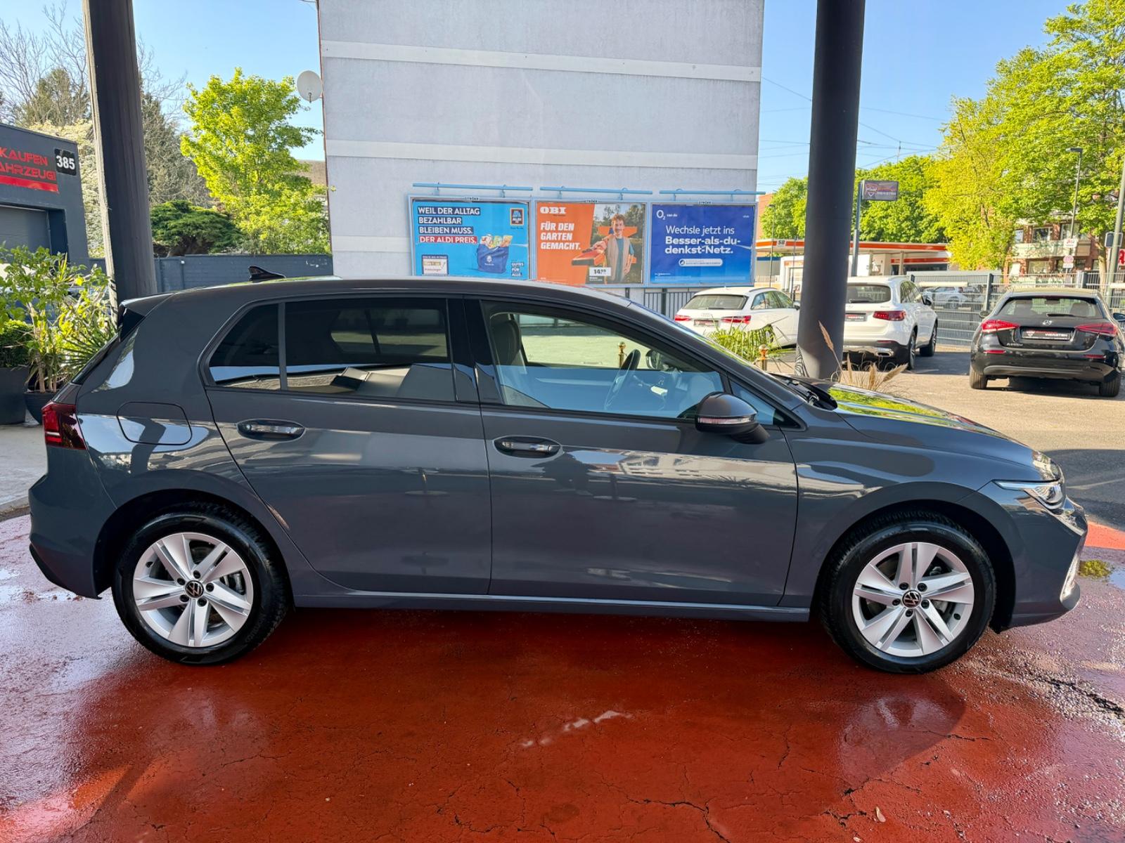 Volkswagen Golf VIII Lim. 1.5 eTSI 110 kW Life|LED|1. Hand