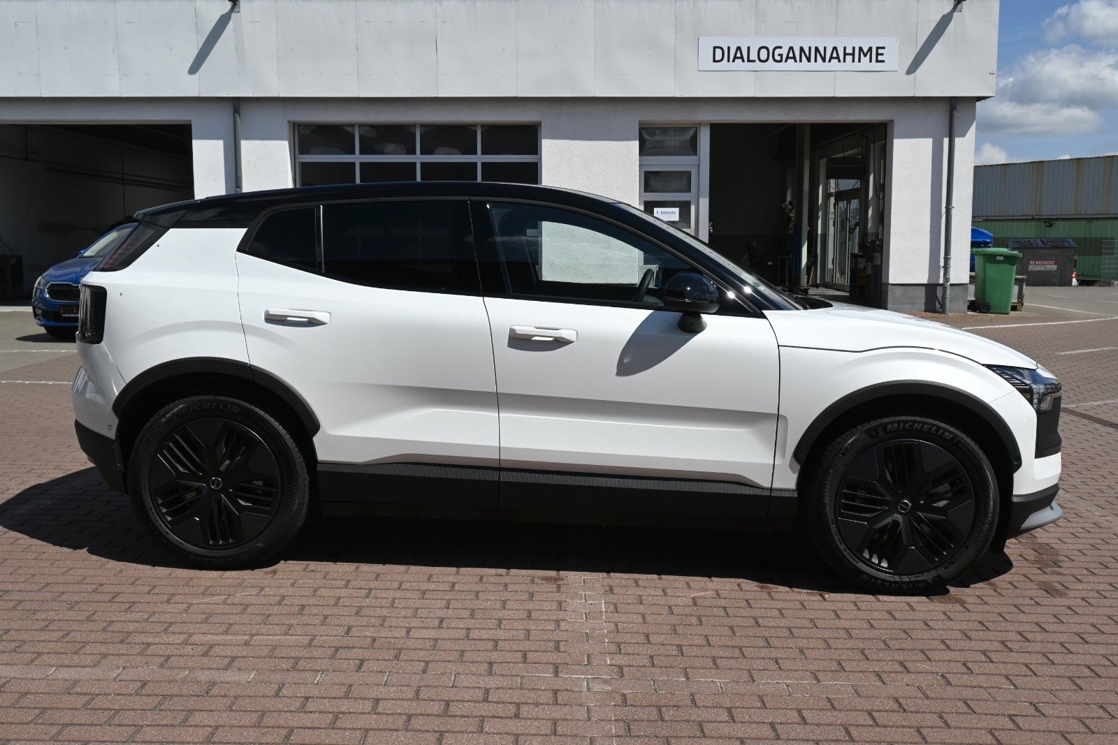 Fahrzeugabbildung Volvo EX30 CC Twin Motor Performance AWD Ultra*ACC
