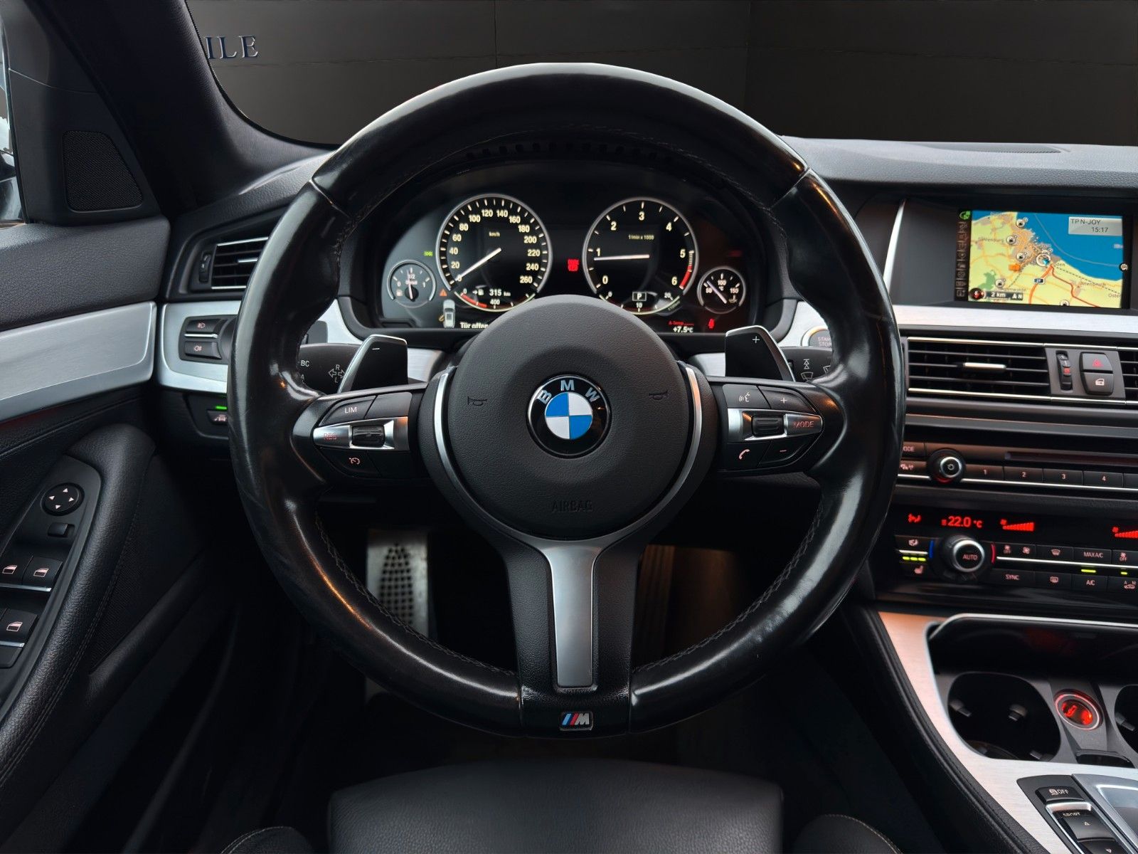 Fahrzeugabbildung BMW 520d Touring AHK/M-Paket/Head-Up/Bhz.Lenkrad/PDC