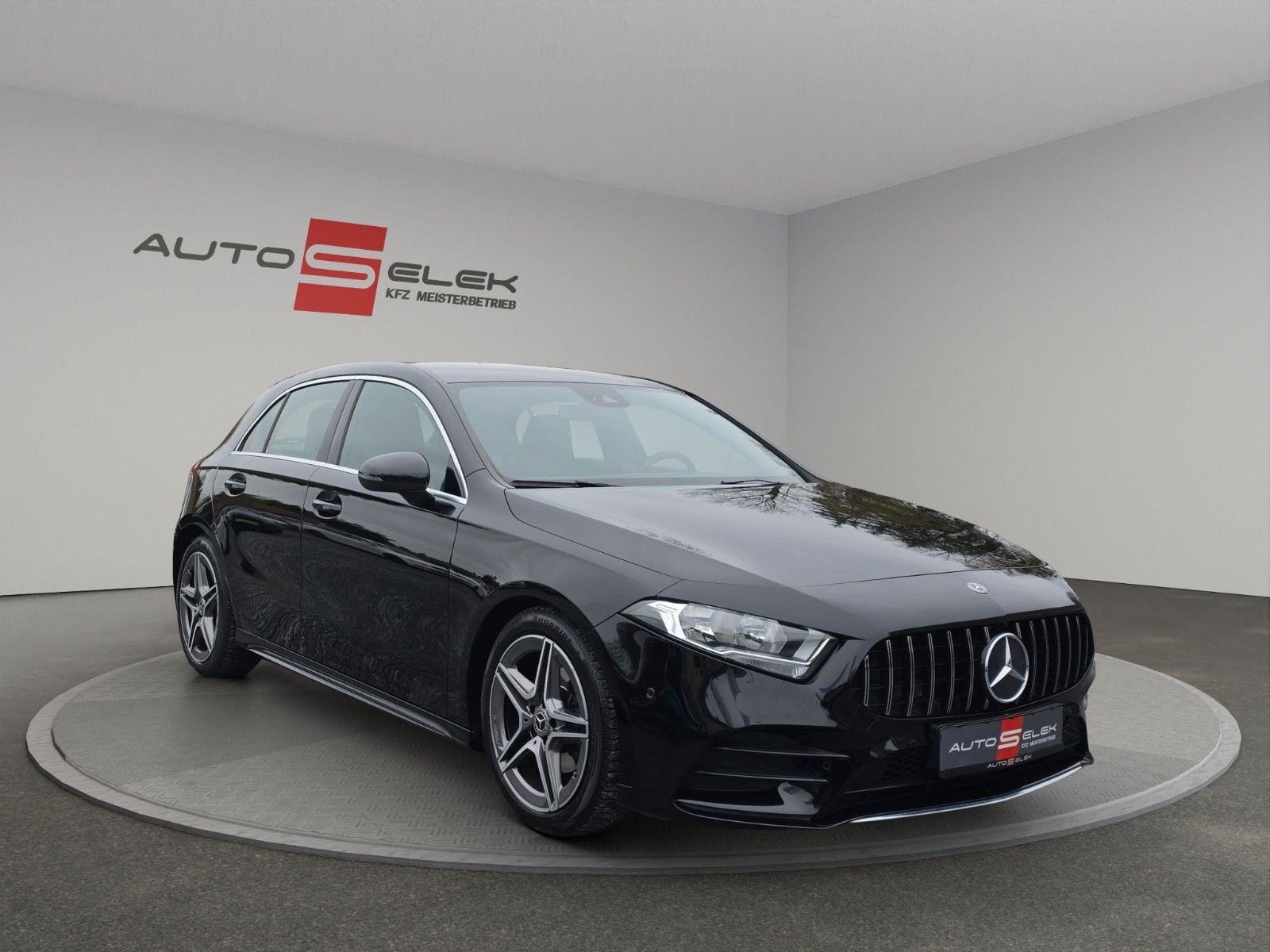 Fahrzeugabbildung Mercedes-Benz A 180 AMG*NIGHT*WIDESCREEN*MBUX*