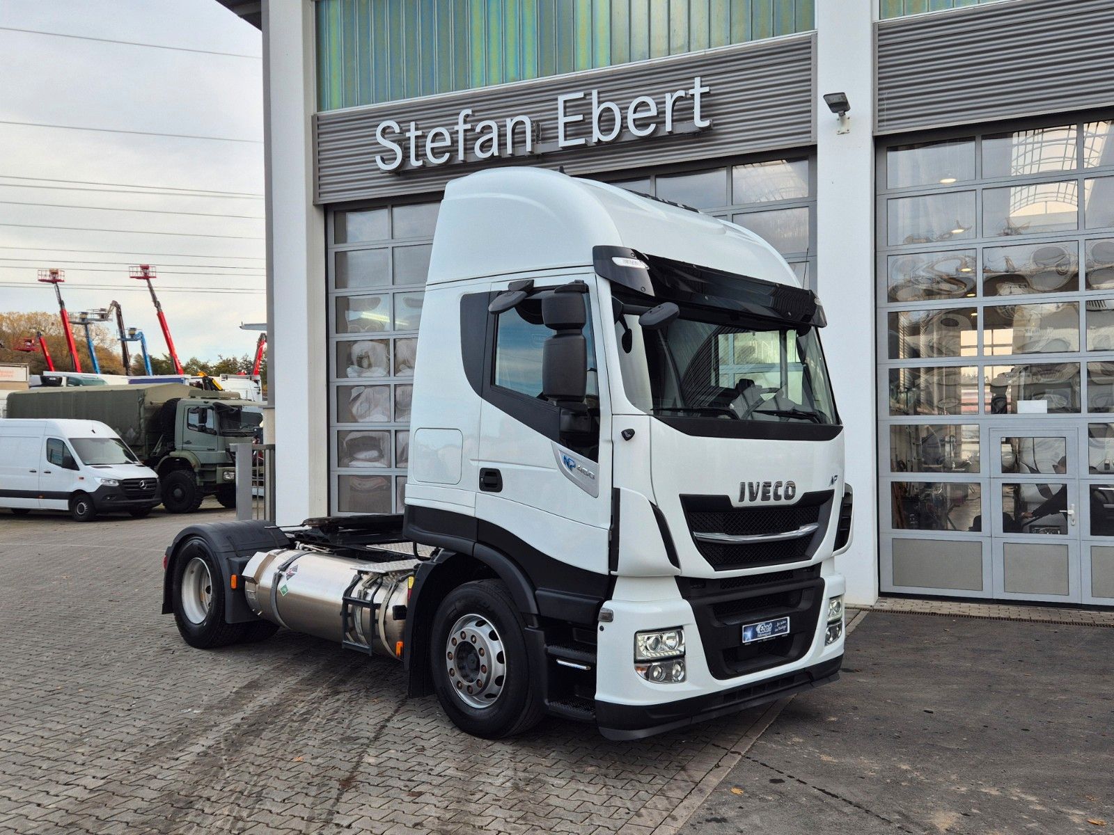 Fahrzeugabbildung Iveco Stralis 460NP LNG 4x2 3 Stück