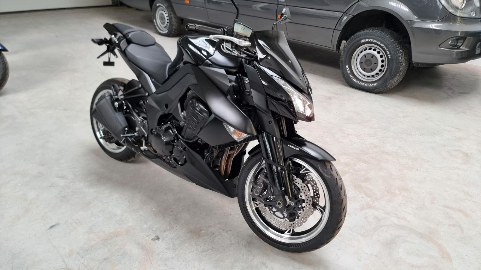 Kawasaki Z1000 ZRT00D *1.Hand / Zubehör / Garage*