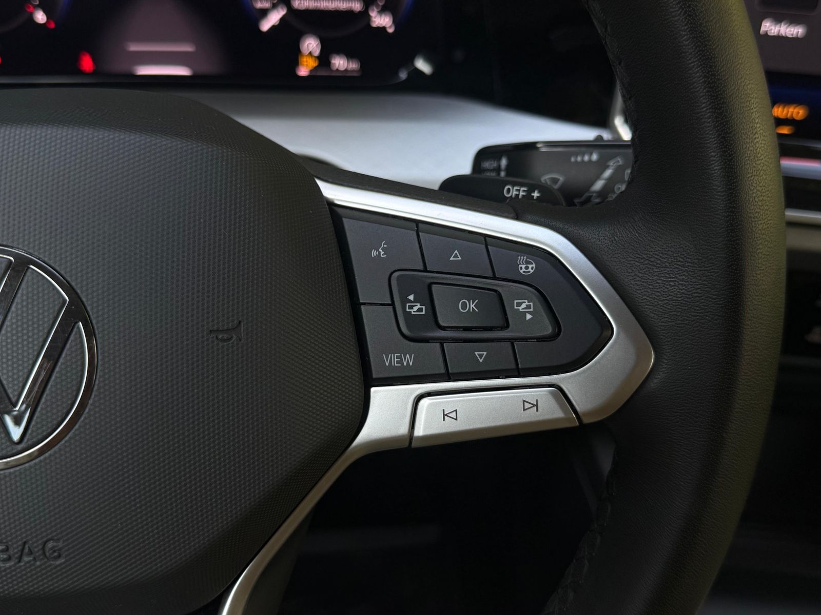 Fahrzeugabbildung Volkswagen Golf Lim. 2.0 TDI DSG Goal LED+KAM+ACC+SHZ+CARPL