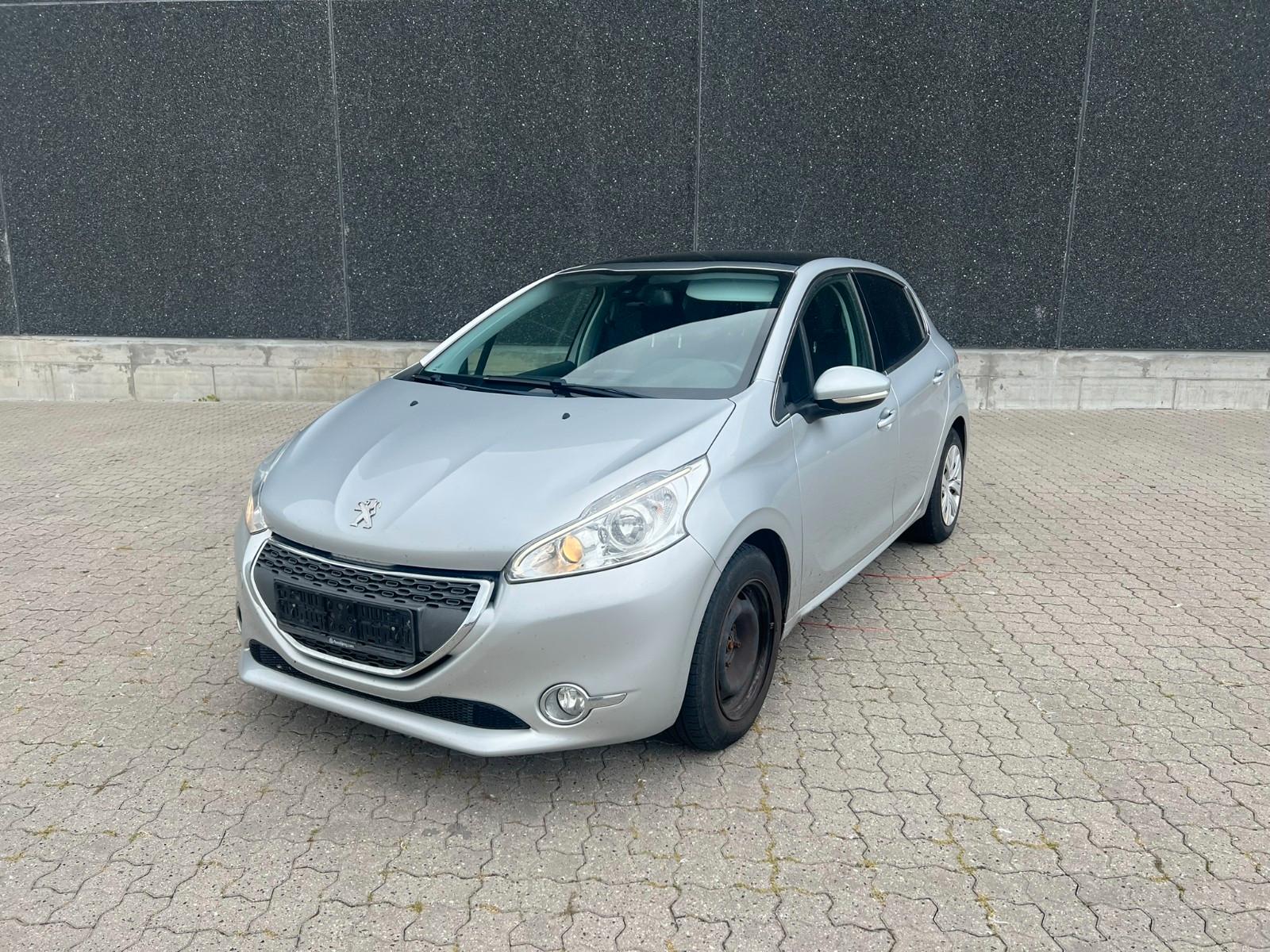 Peugeot 208 Allure Sky
