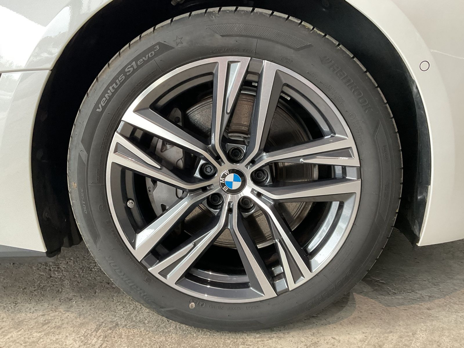 Fahrzeugabbildung BMW i4 eDrive35 |M Sportbremse |Komfortzugang |HiFi