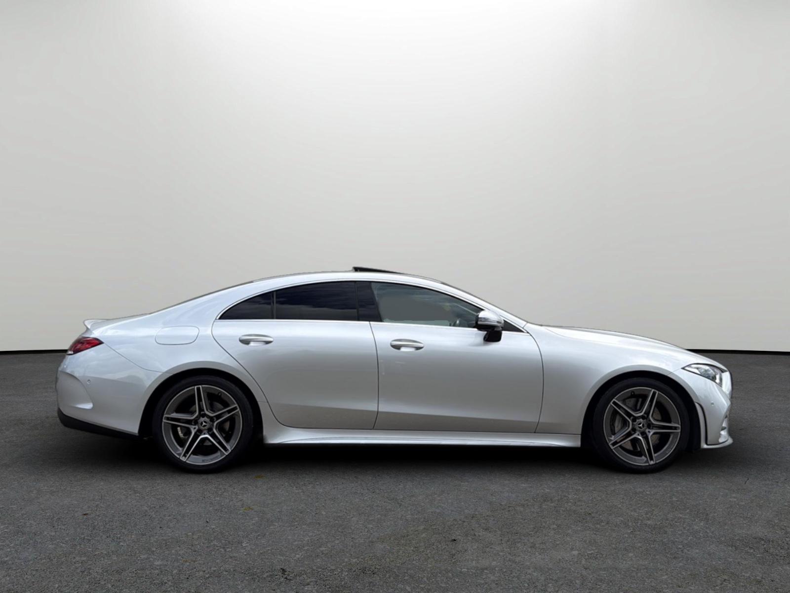 Mercedes-Benz CLS 300 d AMG LINE*15M JUNGE STERNE*AHK*360°*SD*