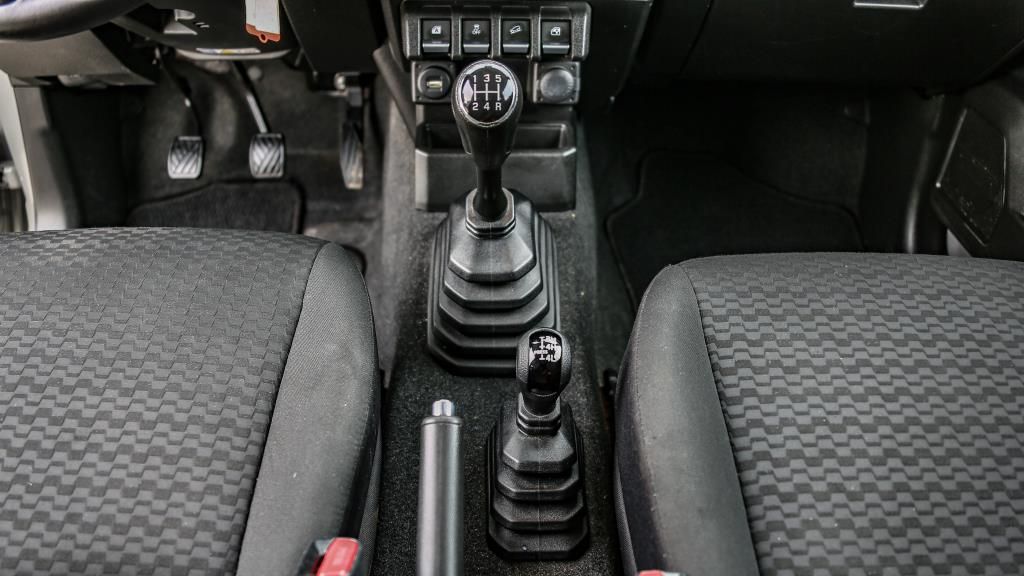Autohaus Zimpel - Suzuki JIMNY 1,5 Comfort+ Allgrip+Navi+ 4Sitze-AHZV - Bild 15 Autohaus Zimpel - Suzuki JIMNY 1,5 Comfort+ Allgrip+Navi+ 4Sitze-AHZV - Bild 15