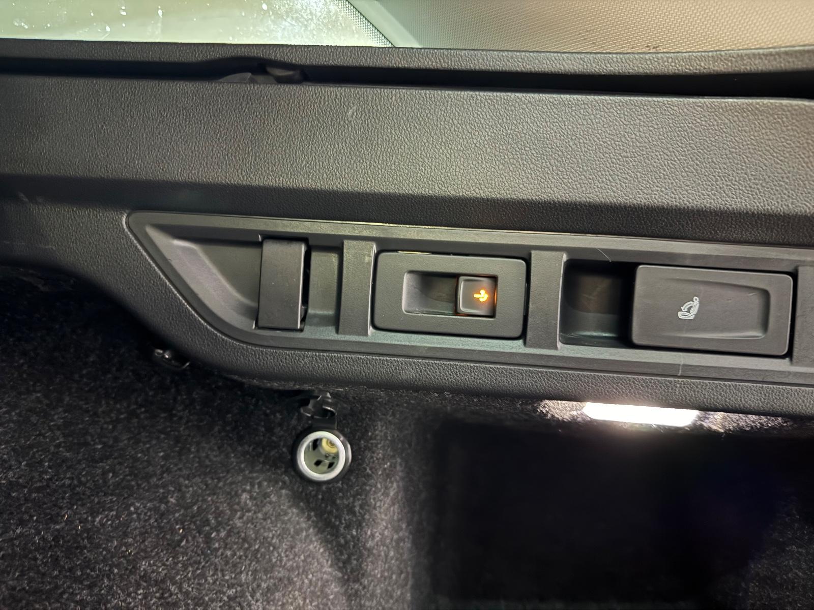 Skoda OctaviaCombiClever 2.0TDI DSG/STHEIZ/AHK/MATRIX