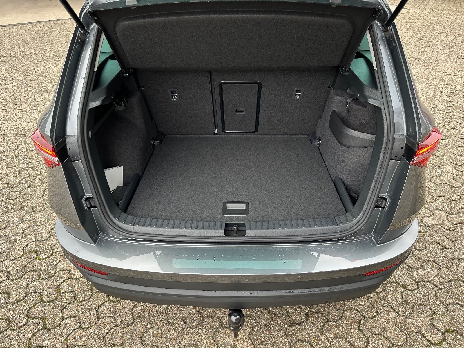 Fahrzeugabbildung SKODA Karoq 1.5 TSI Selection DSG AHK/Navi/ACC/LED/SHZ