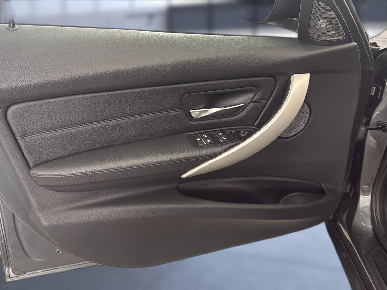 Fahrzeugabbildung BMW 320i Touring / AHK