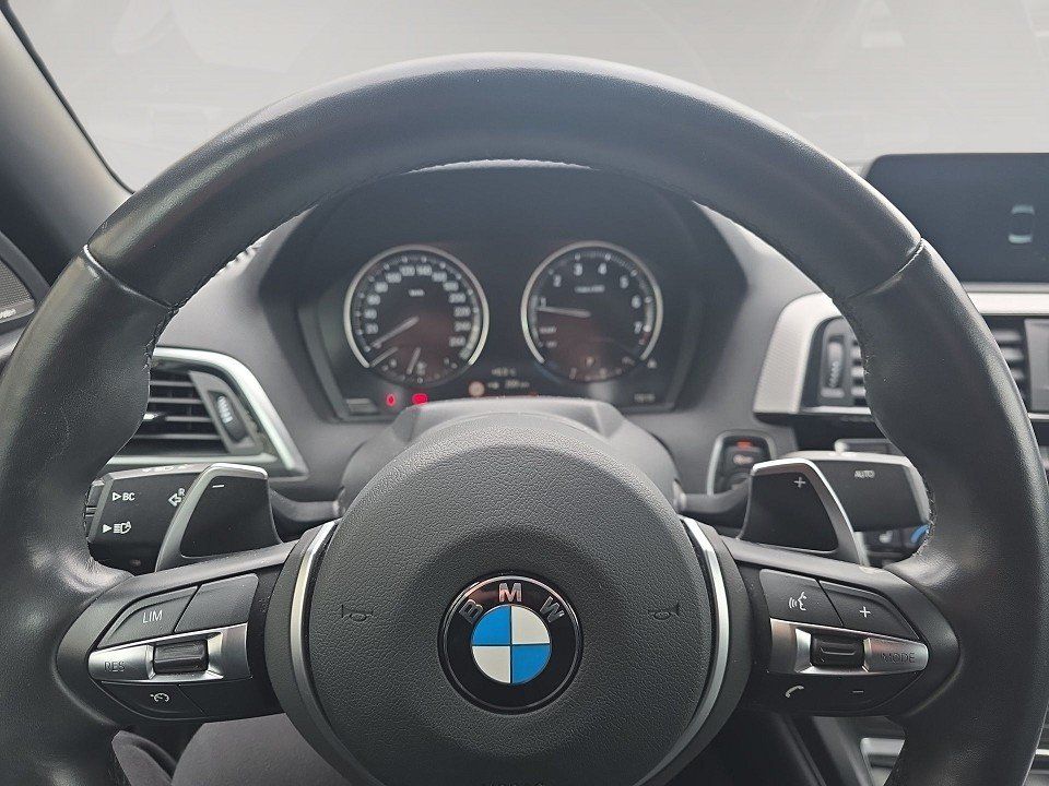 Fahrzeugabbildung BMW 2 Cabrio 230 i M Sport