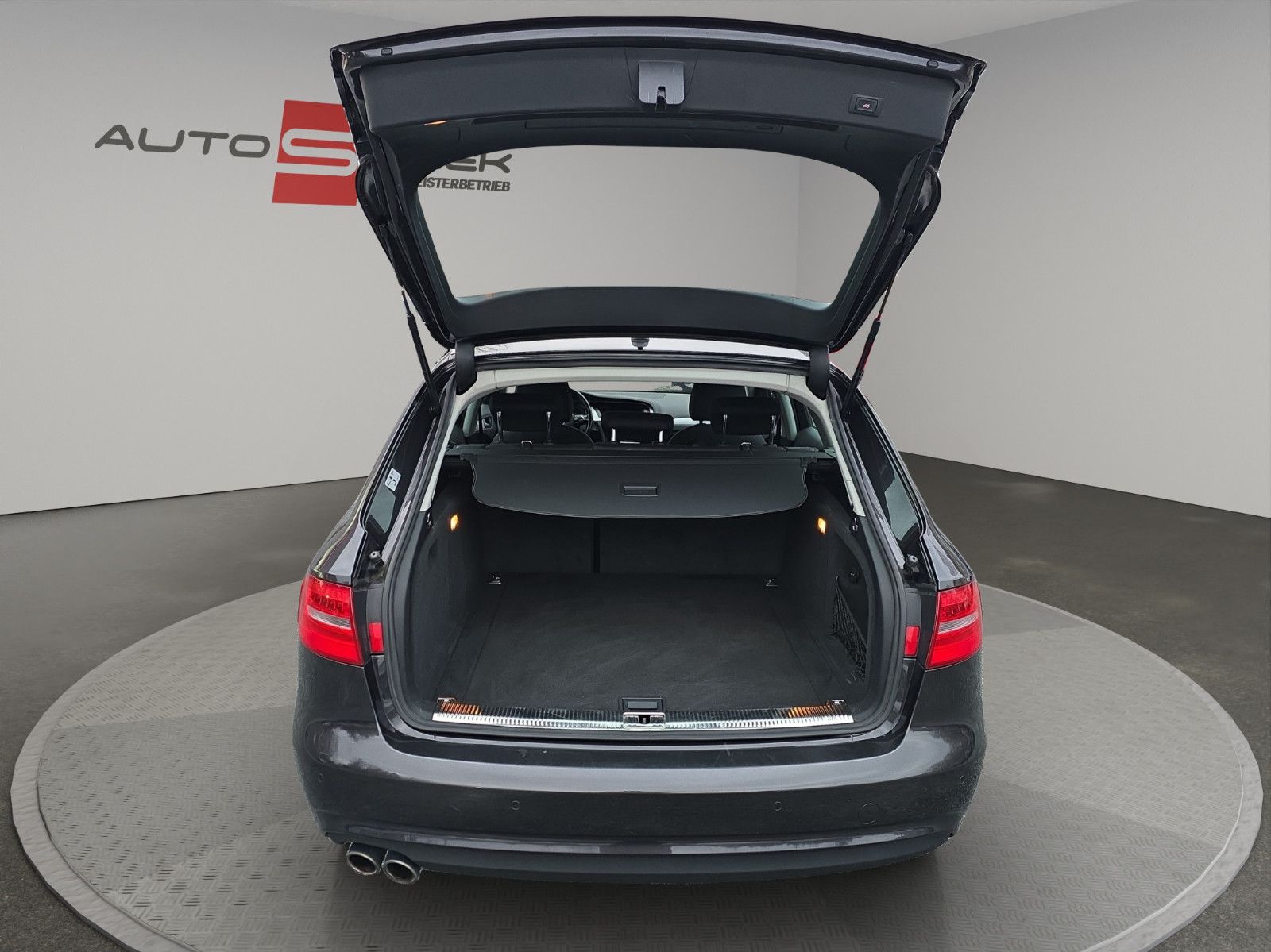 Fahrzeugabbildung Audi A4 Avant Ambiente+AHK+NAVi+TEMPOMAT+Elektr. Heck