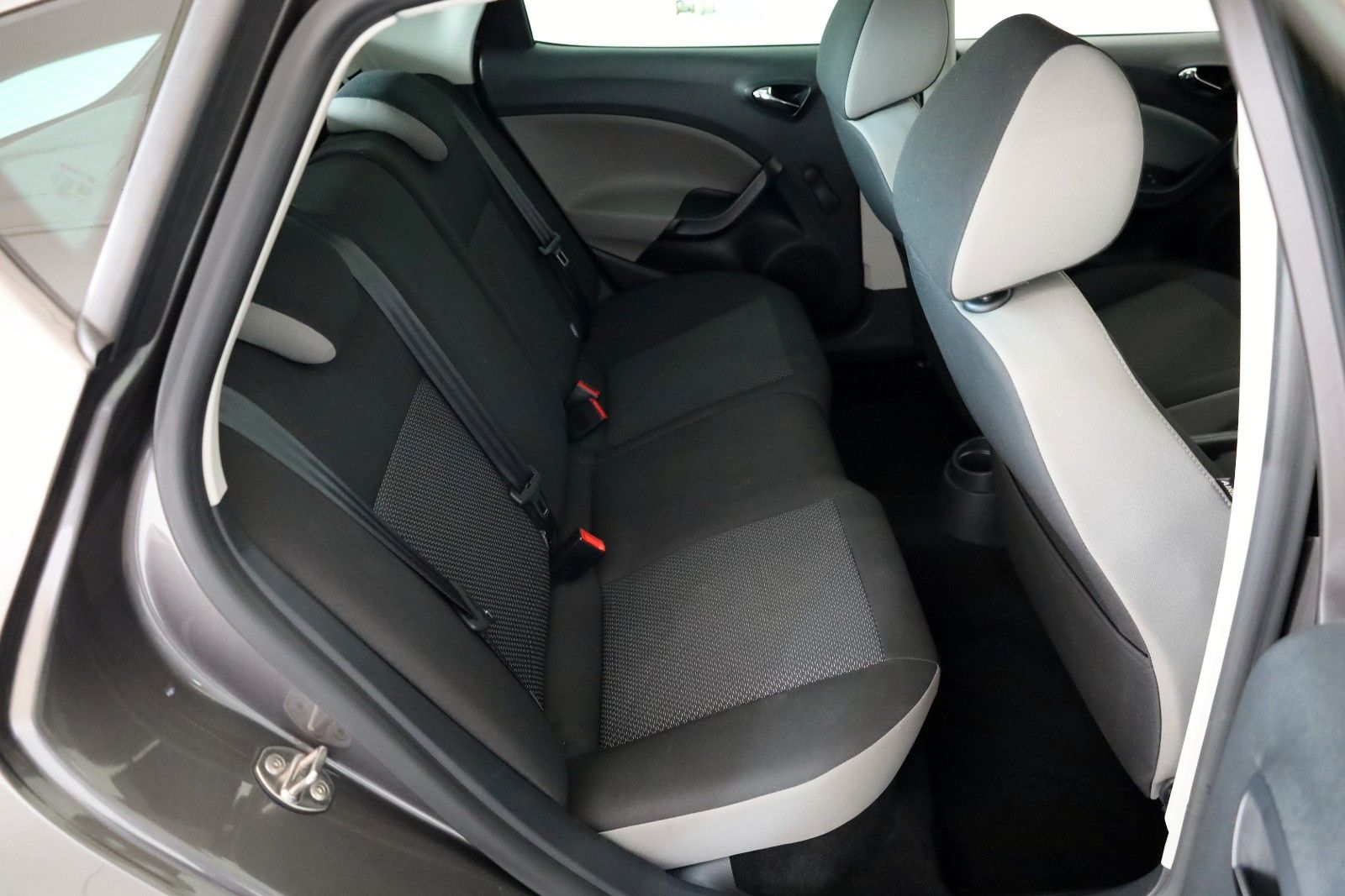 Fahrzeugabbildung SEAT Ibiza Style, SH,PDC,Klima,Tempomat,8fach bereift