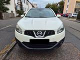 Nissan Qashqai Tekna 1.Hand*AHK*PANO*360Kam*Leder*18ALU - Nissan Qashqai mit Benzin-Antrieb: Limousine