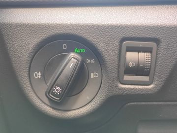 Bild 7 Skoda Kamiq Ambition +PDC+SHZ+CARPLAY+BT+ALU+Allwetter