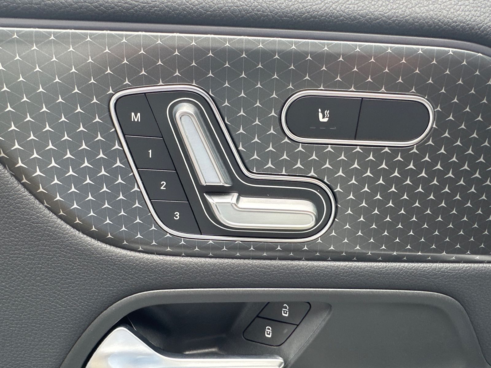 Fahrzeugabbildung Mercedes-Benz GLA 250 e Progressive Advanced NAV+LED+ACC