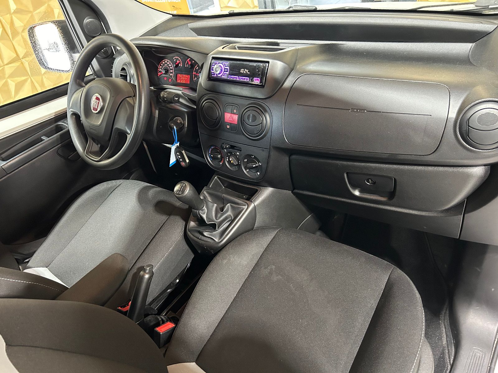 Fahrzeugabbildung Fiat Fiorino SX Kombi/RADIO/4-SITZ/SHZ/SCHIEBETÜR L+R