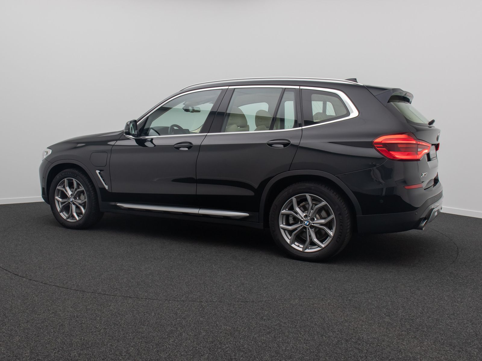 Fahrzeugabbildung BMW X3 xD30e xLine 360°HUD DAB HIFi Panorama Komfort