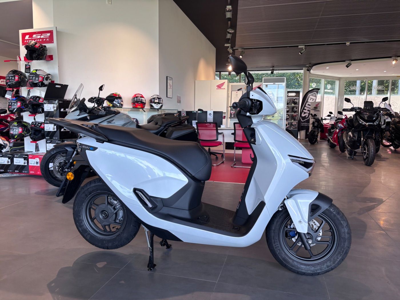 Fahrzeugabbildung Honda CUV e Connected Elektroroller