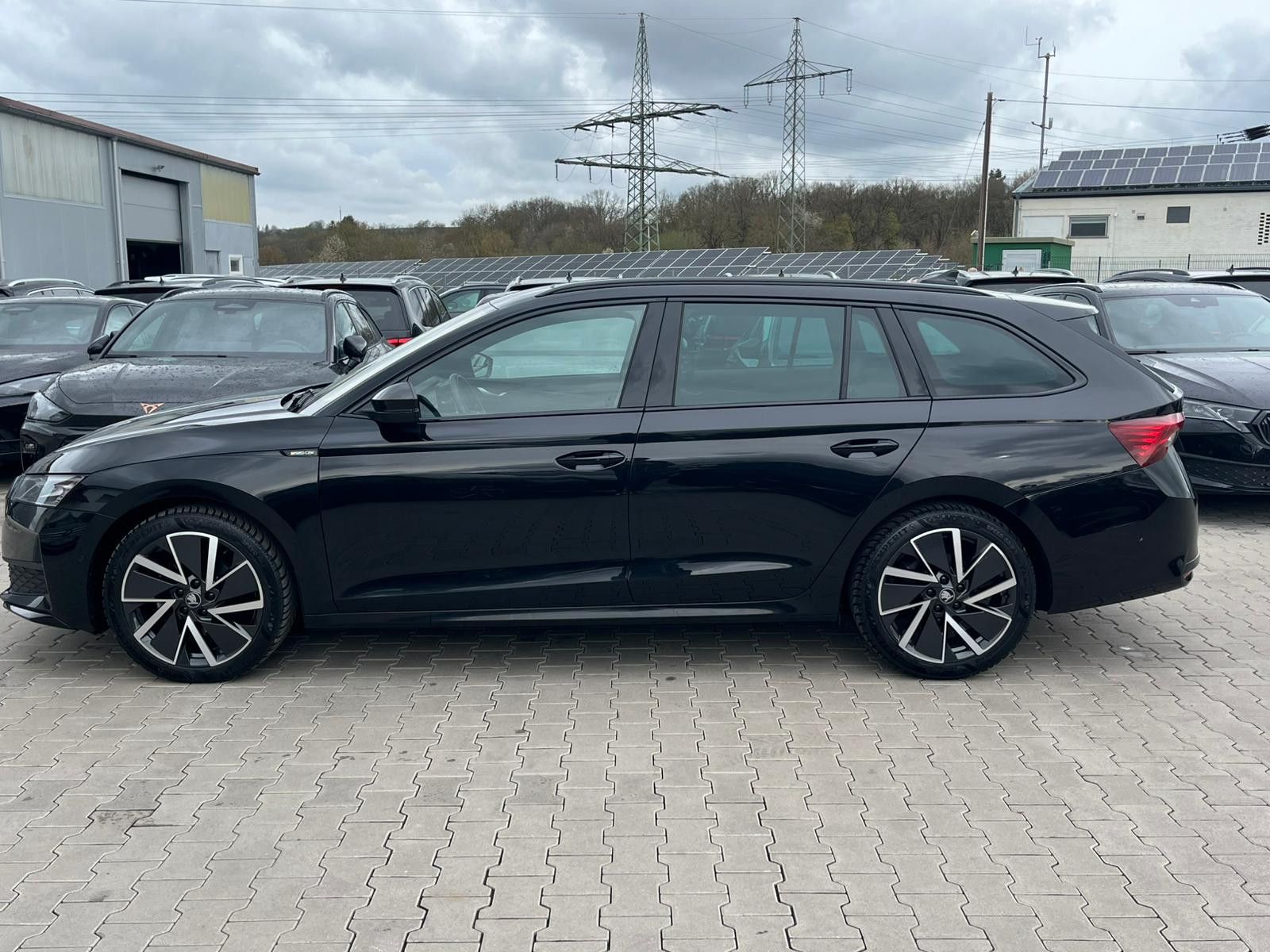 Fahrzeugabbildung SKODA Octavia 2.0 DSG Sportline MATRIX*PANO*CANT.*5J.G
