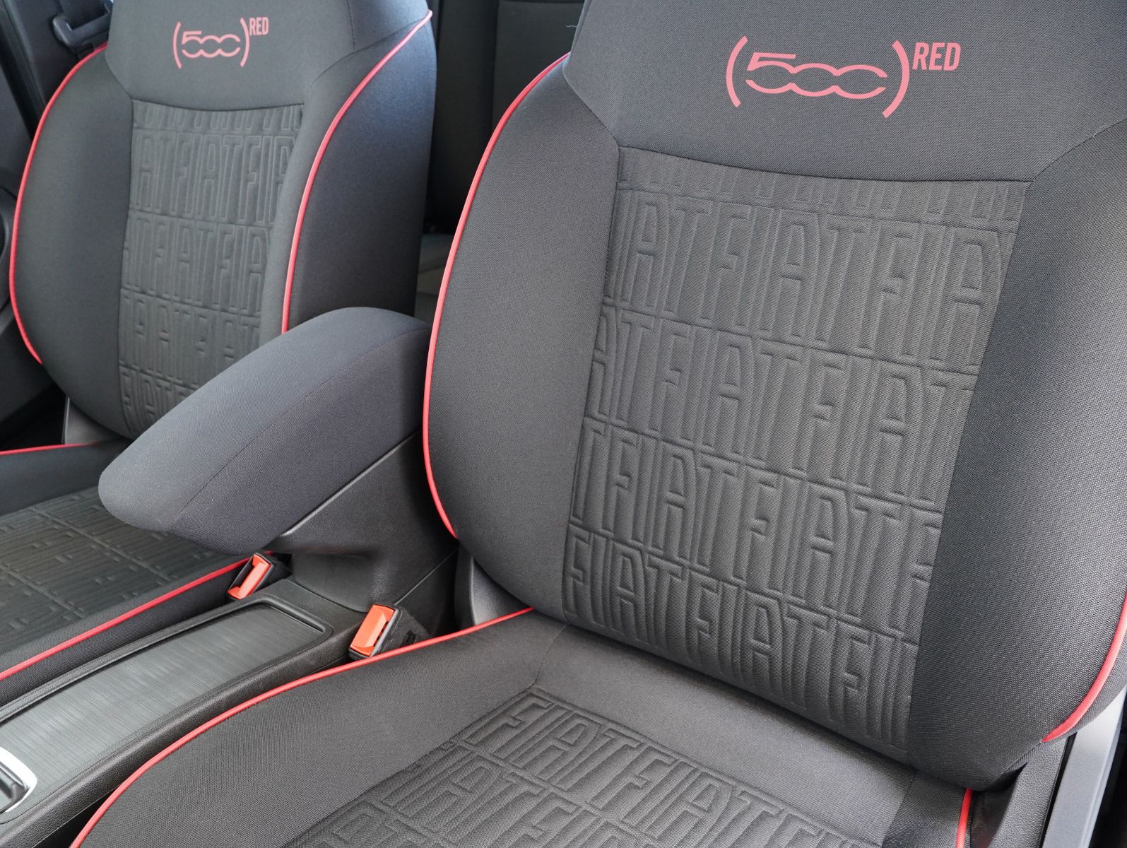 Fahrzeugabbildung Fiat 500e Red 70KW/23,8kWh/DC-LADEN/KAMERA