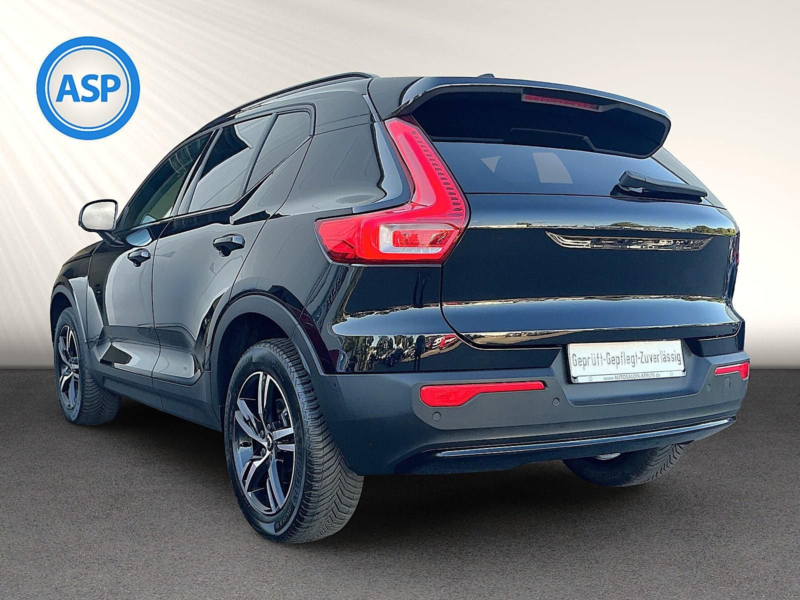 Volvo XC40 B3 DKG Dark LED PANO H&K Apple&Andro RFK foto 6