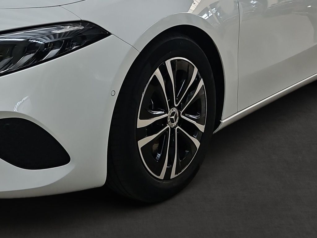 Fahrzeugabbildung Mercedes-Benz A 180 Progressive AHK Navi LED SHZ SpurH KAM DAB