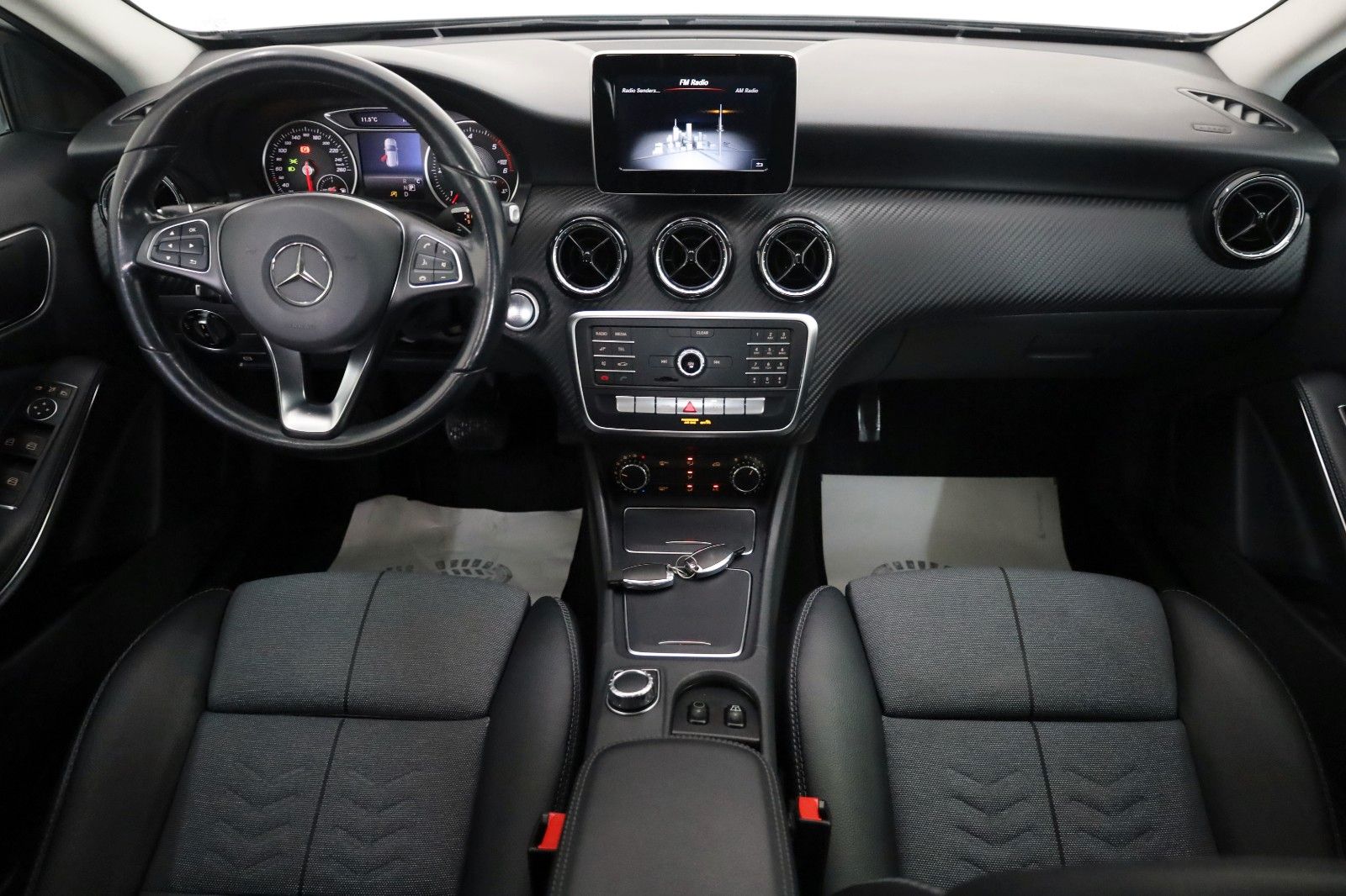 Fahrzeugabbildung Mercedes-Benz GLA 200 CDI ,Style, T.Leder,LED,8fach bereift