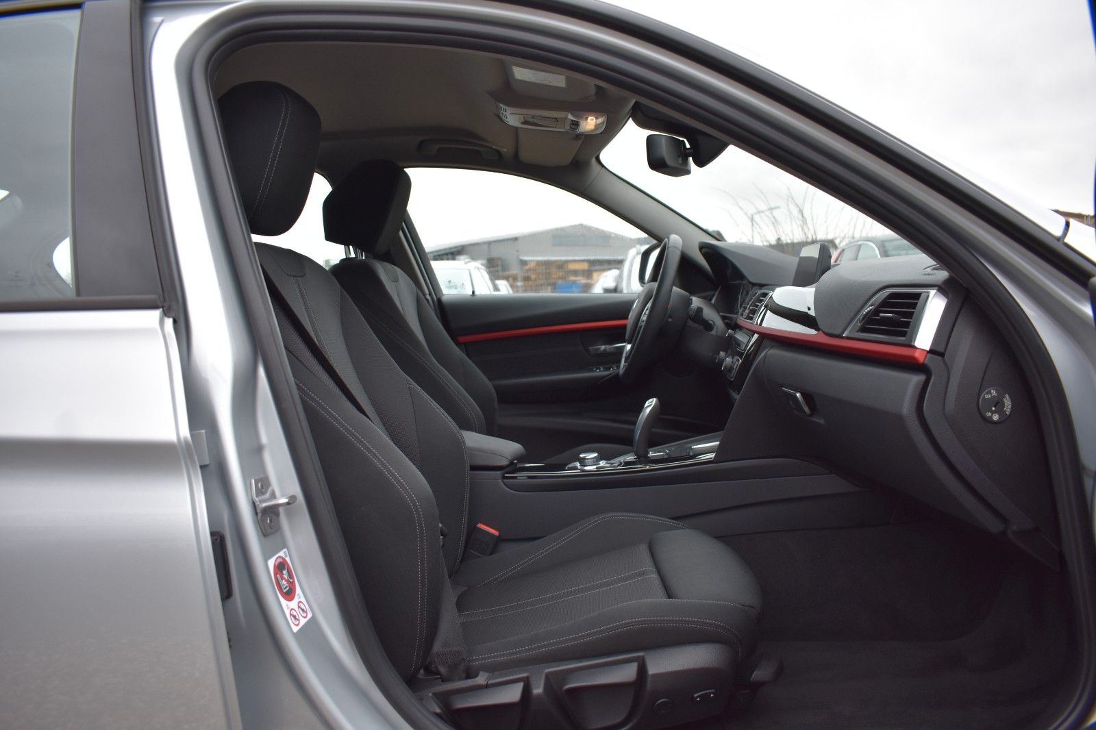 Fahrzeugabbildung BMW 320 i Limo. Sport Line