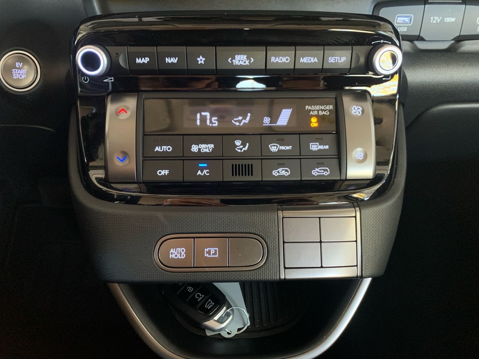 Fahrzeugabbildung Hyundai INSTER Select Elektro 49 kWh sofort verfügbar