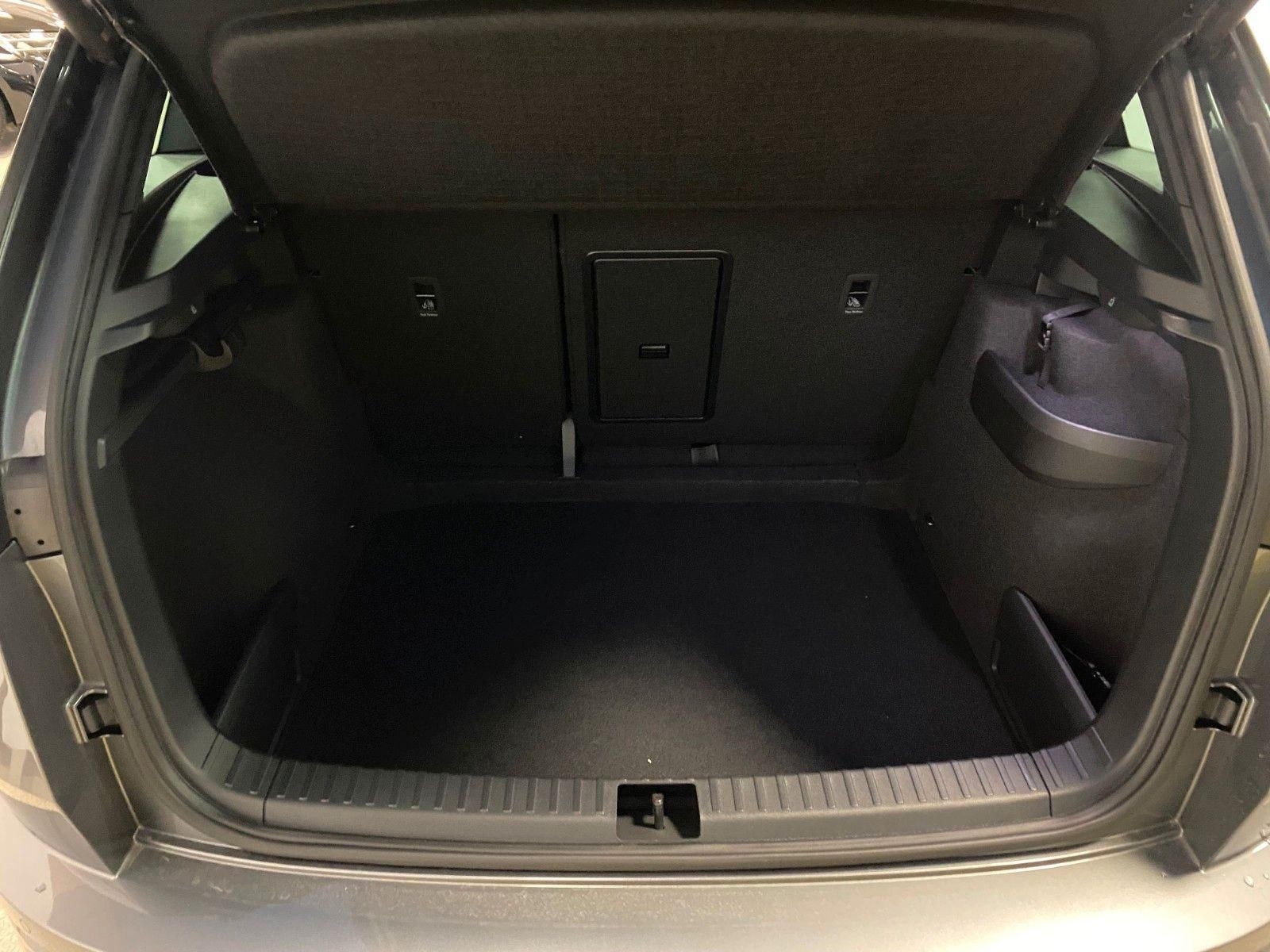 Fahrzeugabbildung SKODA Karoq 1.5 TSI DSG Sportline+MATRIX+2030 GARANTIE