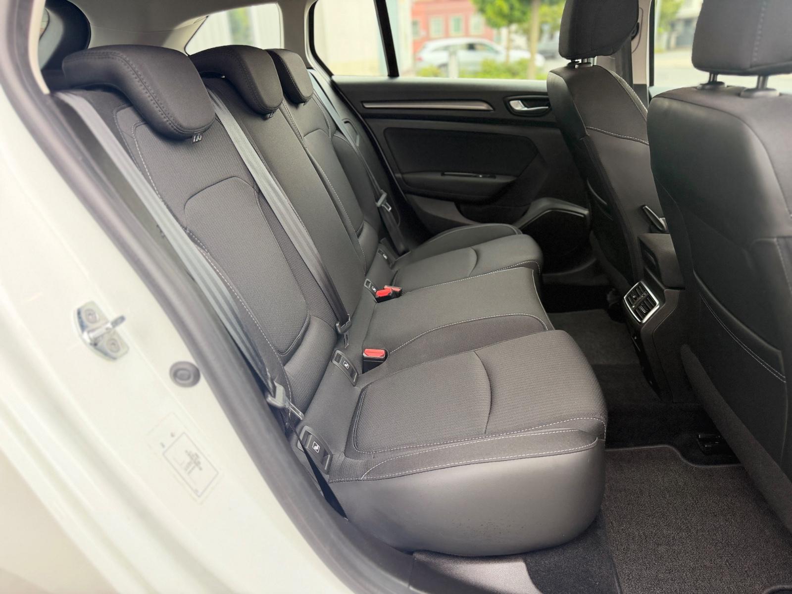 Renault Megane IV GT Automatik CarPlay Kamera AHK Spur