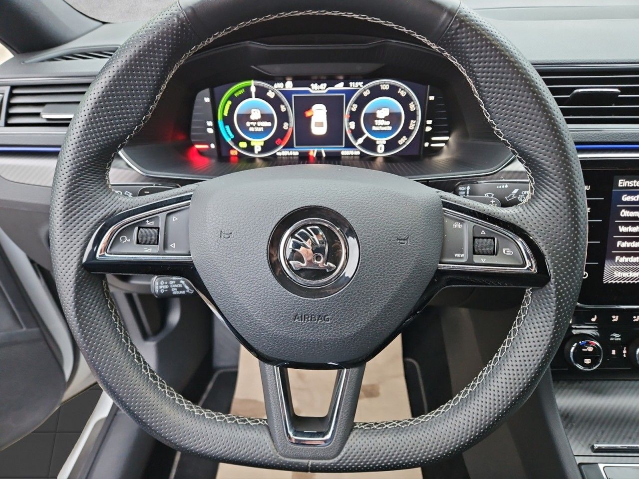 Fahrzeugabbildung SKODA Superb Sportline iV AHK NAVI Standheizung