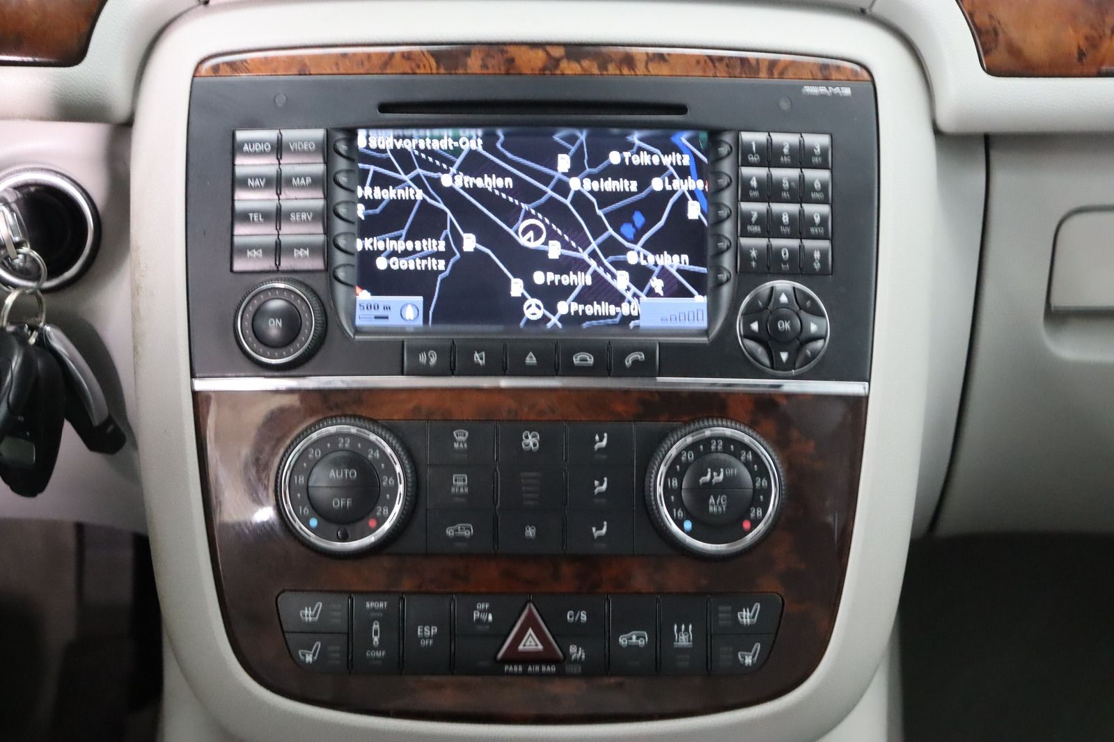 Fahrzeugabbildung Mercedes-Benz R 320 CDI 4MATIC * HUD * AHK * Navi