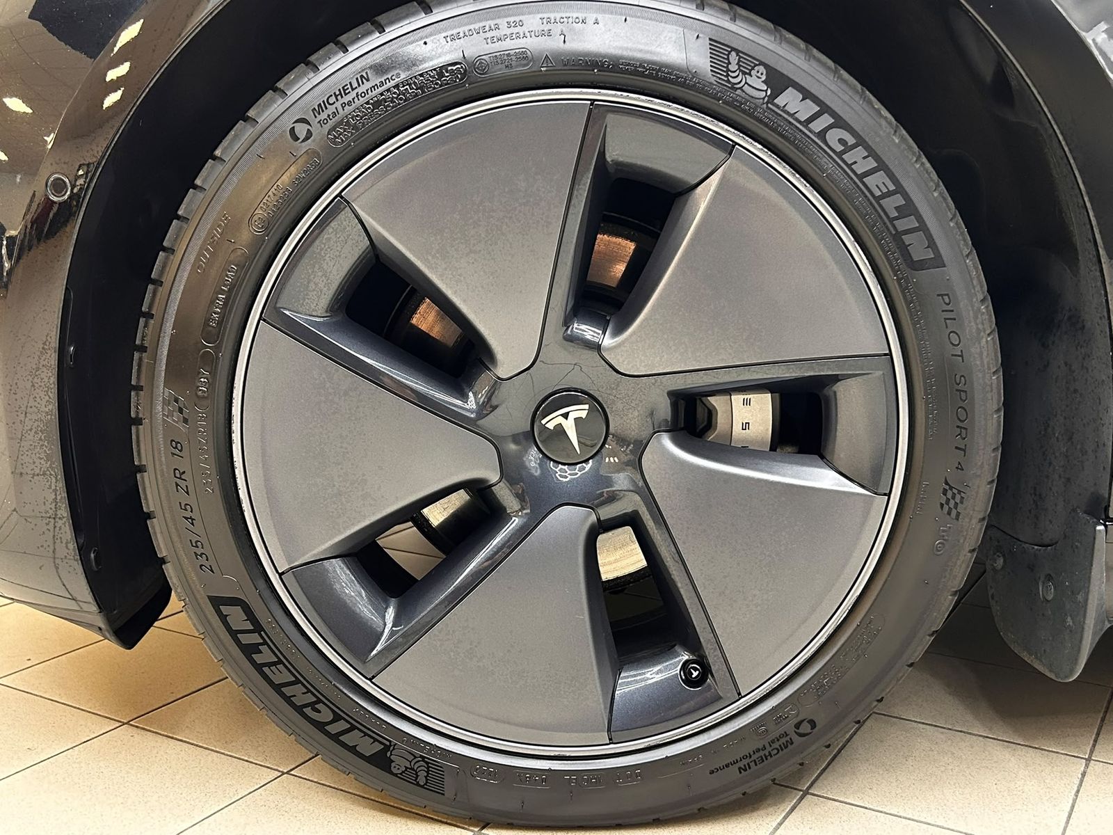 Fahrzeugabbildung Tesla Model 3 Long Range Dual AWD PANO+LED+NAV+SHZ+KAM
