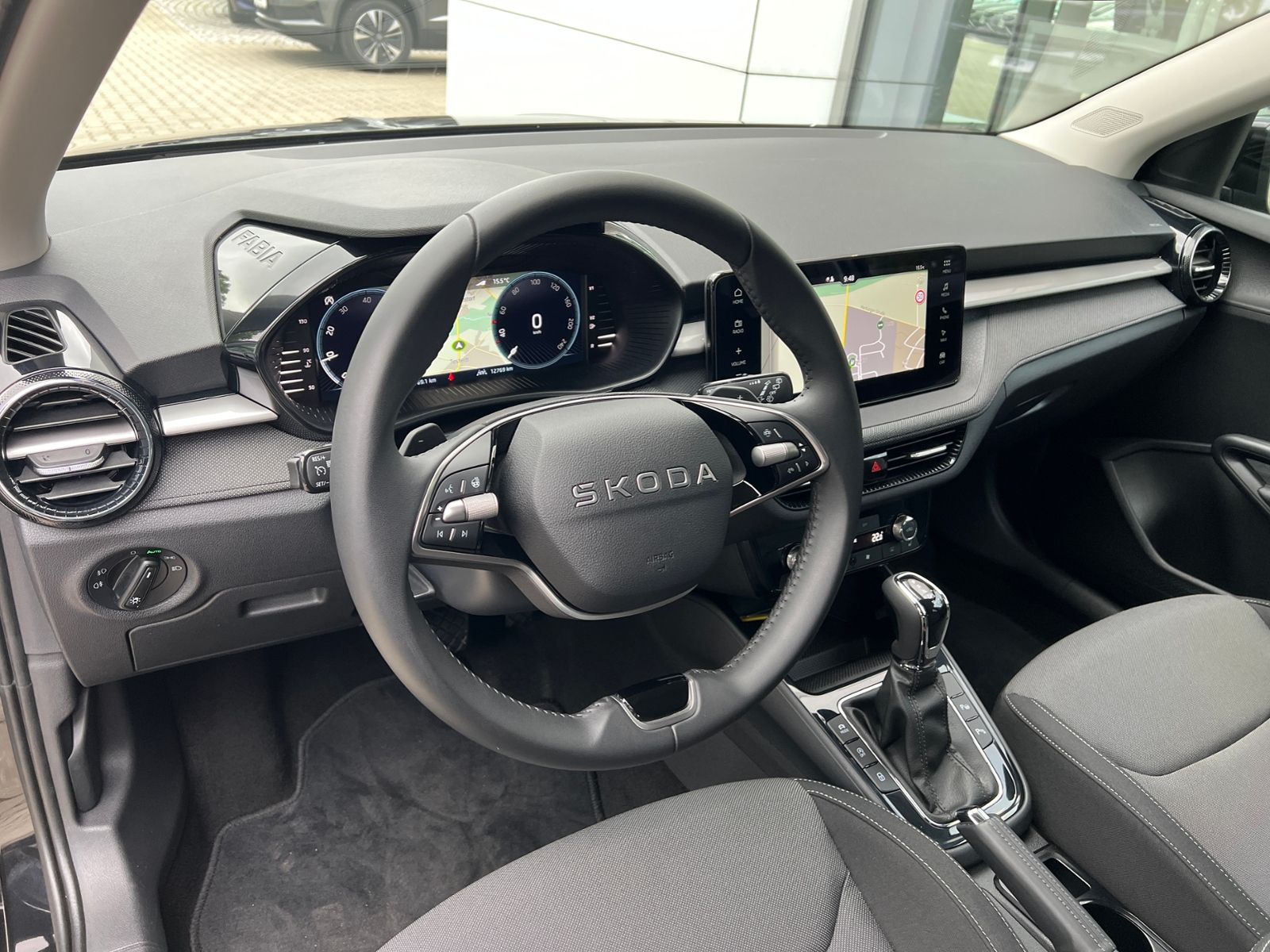 Fahrzeugabbildung SKODA Fabia Selection Tour 1.5 TSI DSG *Vorb. AHK, LED
