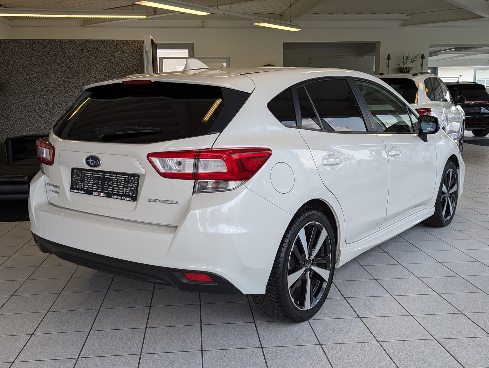 SUBARU Impreza 1.6i 4WD Aut. Exclusive LED ACC Navi SHZ - Image 7