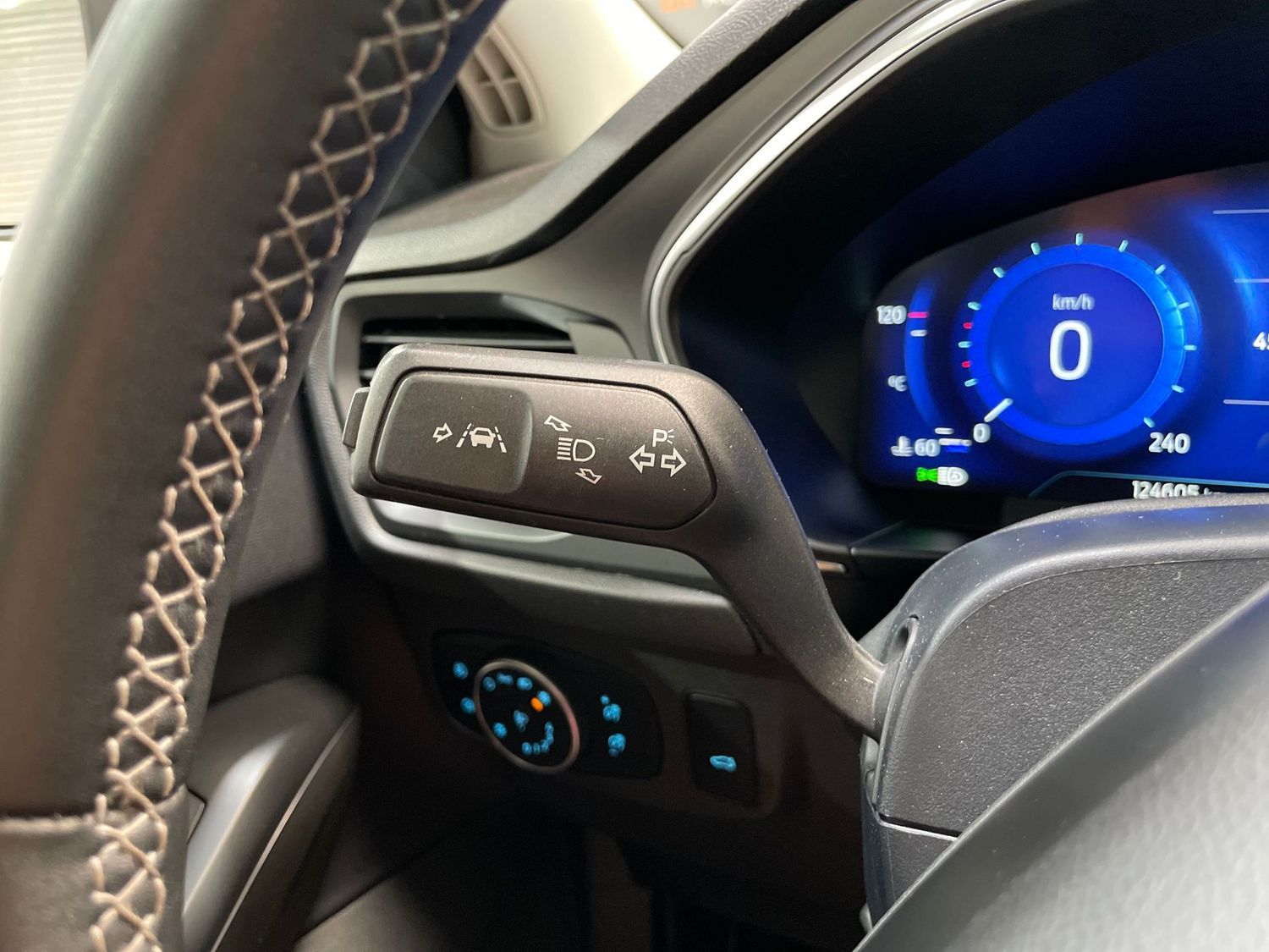 Fahrzeugabbildung Ford Focus Titanium X#Digital Cock#LED#Kamera#Spur