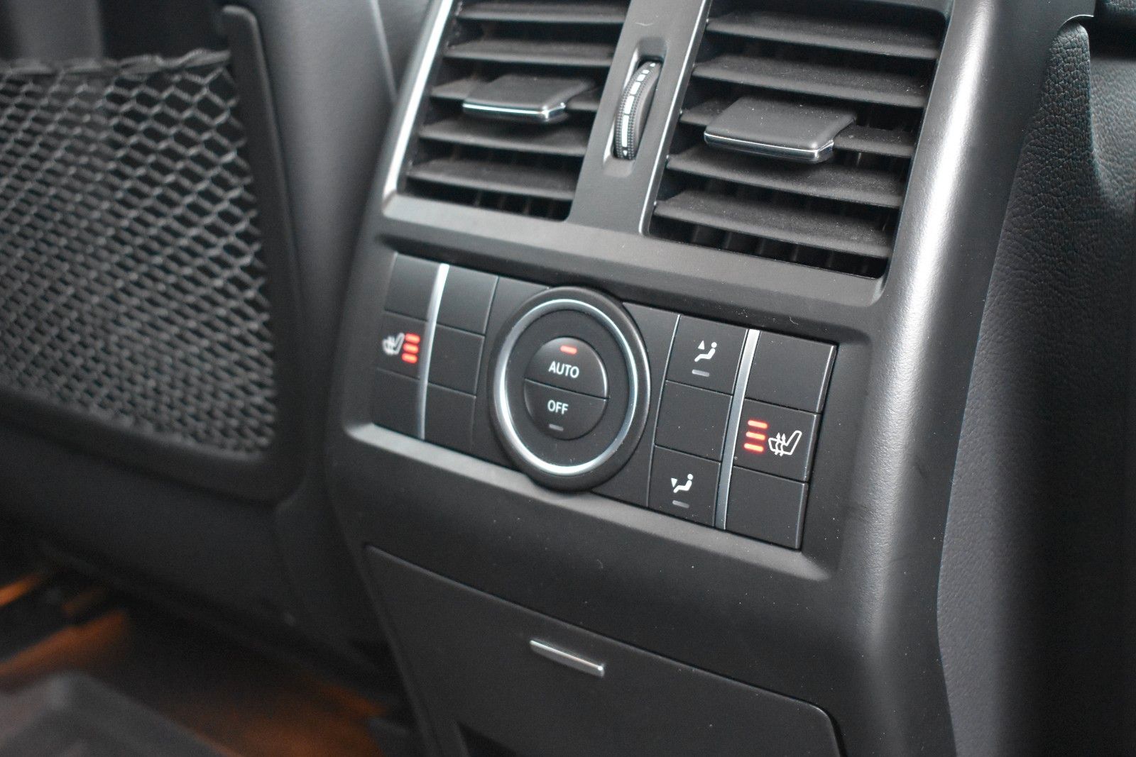 Fahrzeugabbildung Mercedes-Benz ML 350 CDI BlueTec 4Matic AHK/PANO/DISTRONIC