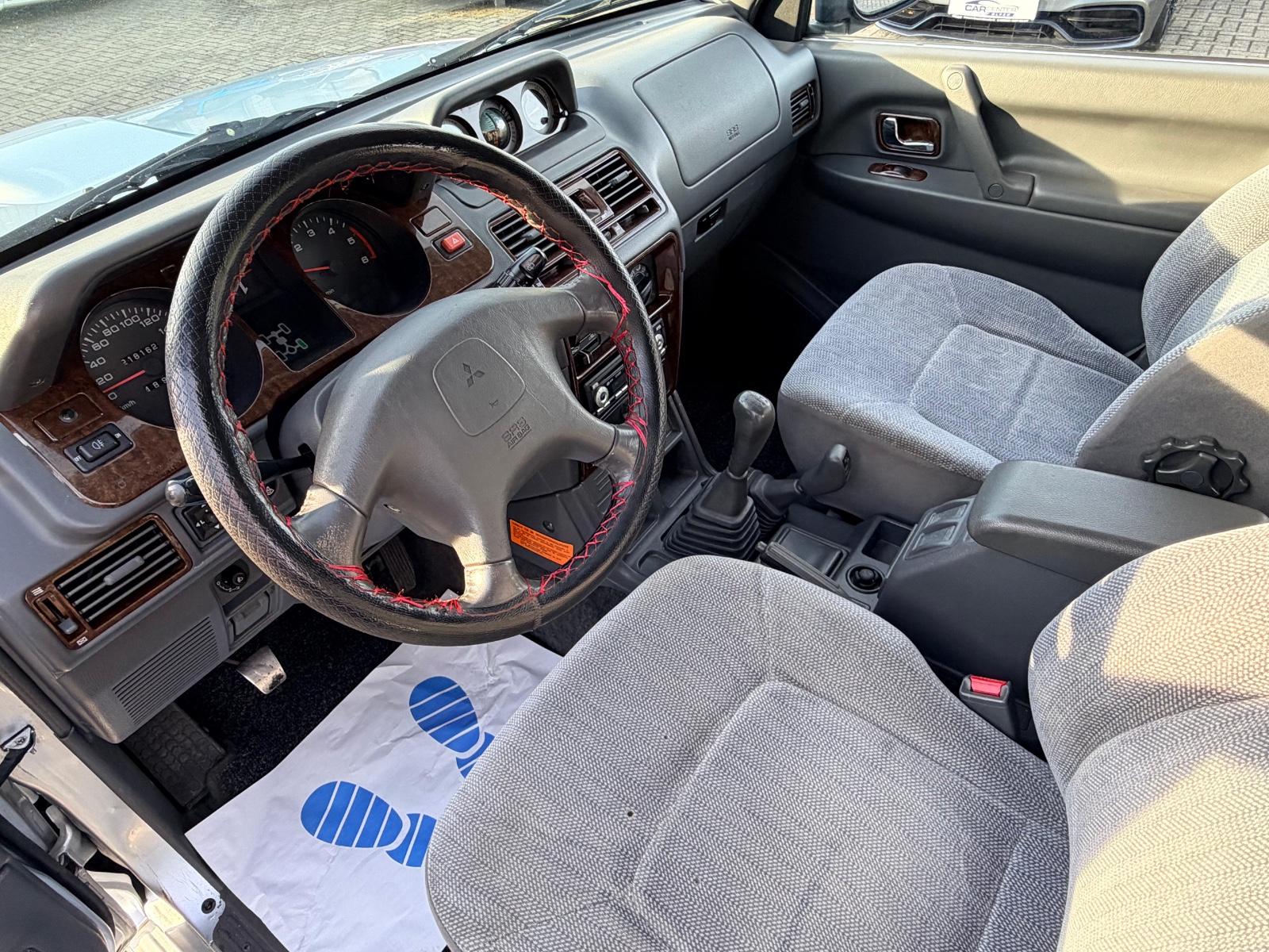 Mitsubishi Pajero 2004 — photo 19