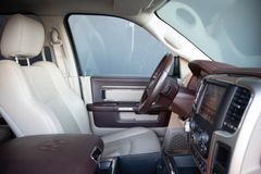 DODGE RAM 1500 5.7l V8 Laramie CrewCab - Unfallfrei