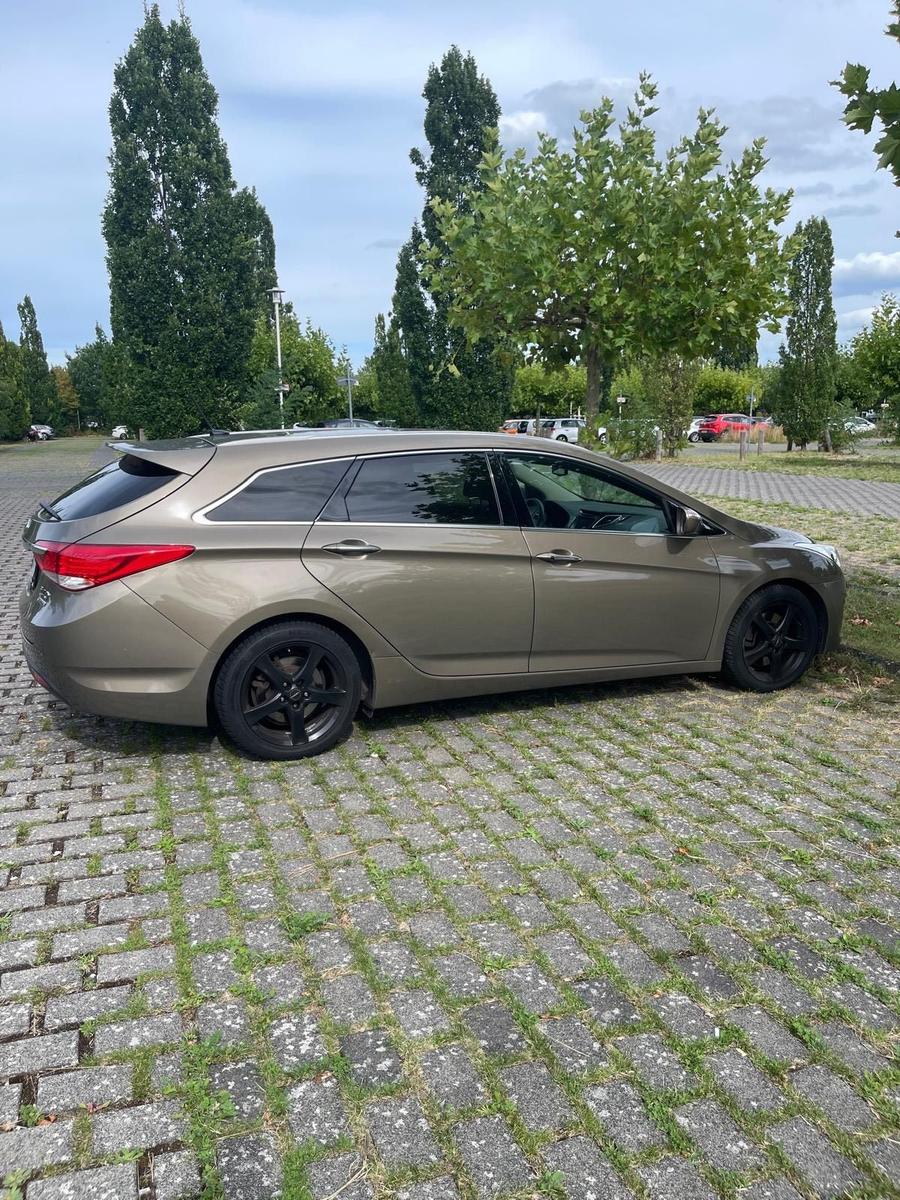 Hyundai i40 2012 — двигун 136 HP (100kW)
