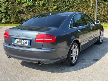 Audi A8 - 4