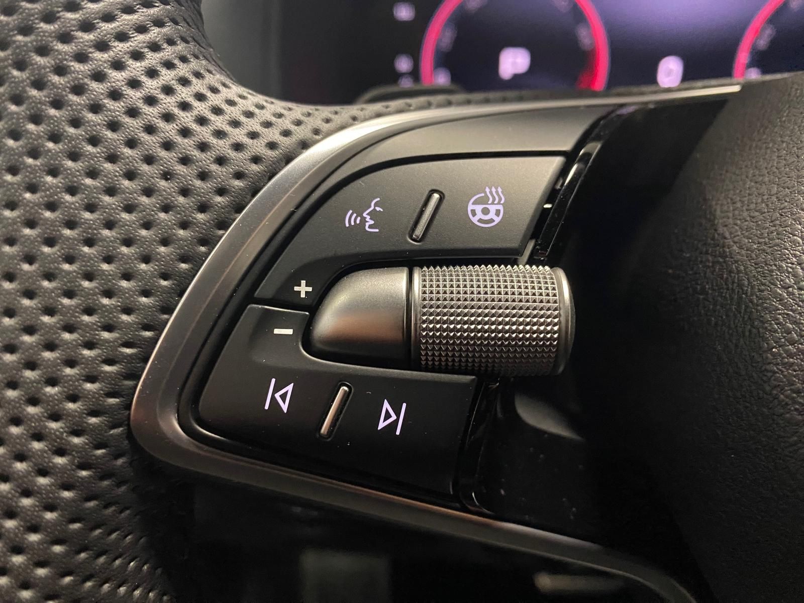 Fahrzeugabbildung SKODA Karoq 1.5 ACT SPORTLINE+5J GA+MATRIX+ACC+360+AHK