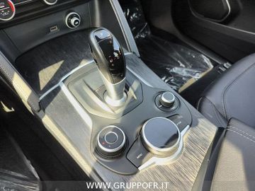 Alfa-Romeo Stelvio - 12