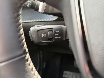 Peugeot 2008 1.2 PureTech 130 Allure KAMERALEDSHZG
