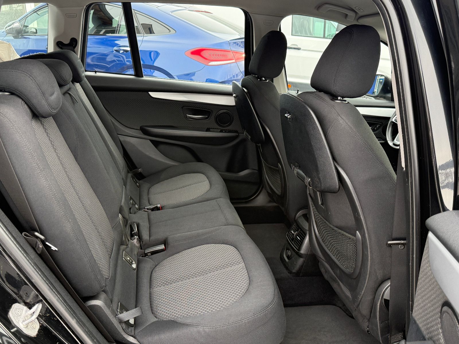 Fahrzeugabbildung BMW 218i Gran Tourer Advantage Aut AHK GRA PDC SHZ